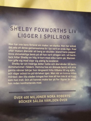 Lögnaren av Nora Roberts, inbunden bok med skyddsomslag. Very Fine
