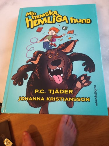 Min hemska, hemliga hund av P.C. Tjäder, 2025