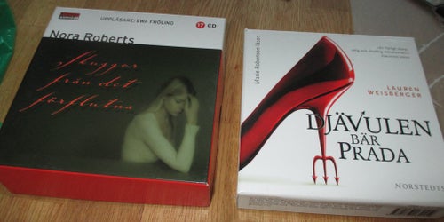 2 CD- böcker, Nora Roberts, Skuggor från det förflutna + Lauren Weisberger,