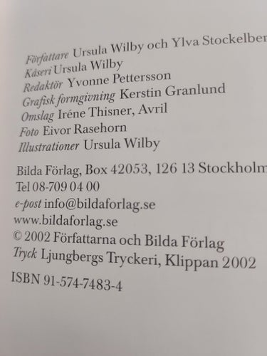 Bok Som Hund och Katt Bilda förlag copyright 2002 Bredd 17,5 cm Höjd 21,7 cm