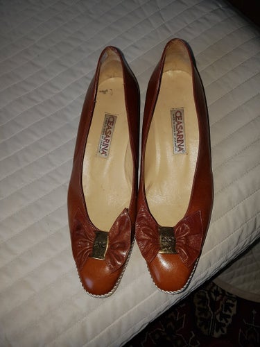 CESARINA. FINA SKOR MED KILKLACK LÄDER. FINT SKICK. 40½. TILL FEST OCH VARDAG