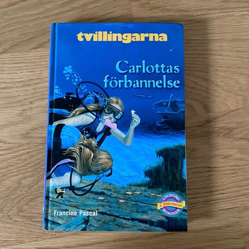 Tvillingarna Carlottas förbannelse av Francine Pascal
