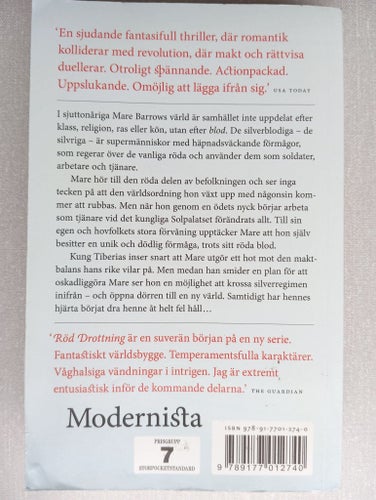 Röd Drottning av Victoria Aveyard, 2015