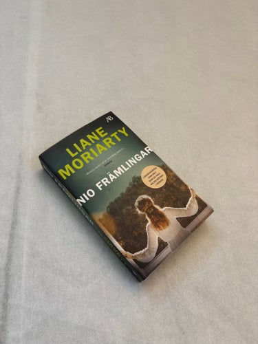 Nio främlingar av Liane Moriarty, 2019