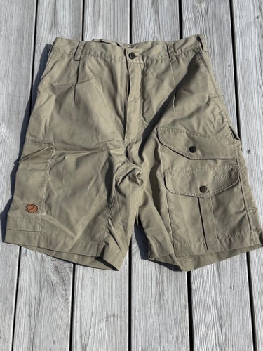 Fjällräven beiga shorts, storlek 40