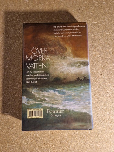 Över mörka vatten - Ken Follett