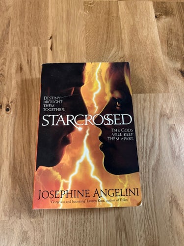 Starcrossed av Josephine Angelini