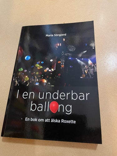 I en underbar ballong - en bok om att älska Roxette / Sörgjerd, Maria