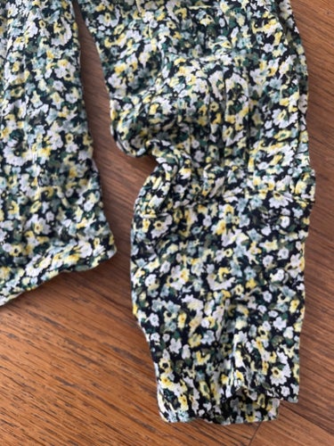H&M blus grön-blommig storlek M