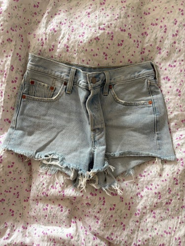 Levi's ljusblåa shorts, storlek W25