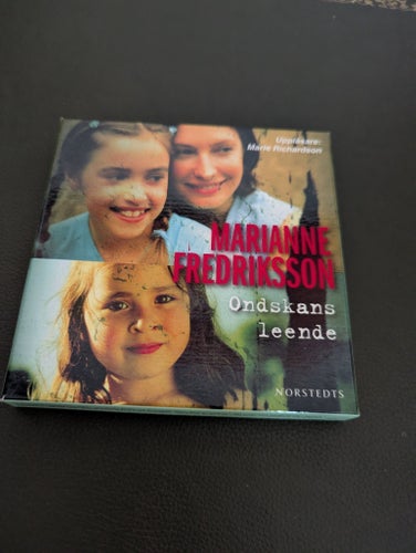 Ljudbok: Ondskans leende av Marianne Fredriksson (7 CD-skivor)