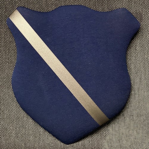 Märkestavla för simmärken/smycken nattblå /Varm silver satinband