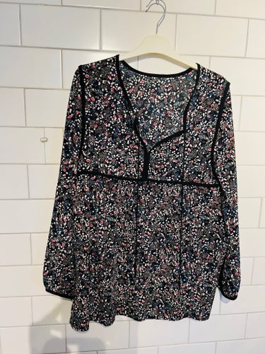 AMISU svart blus stl 46
