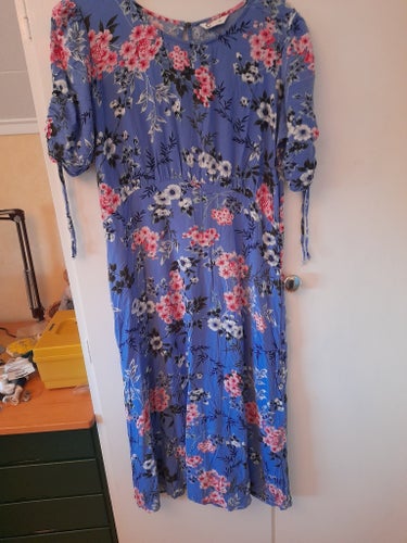 Blå, rosa, vit sommarklänning, strl 40