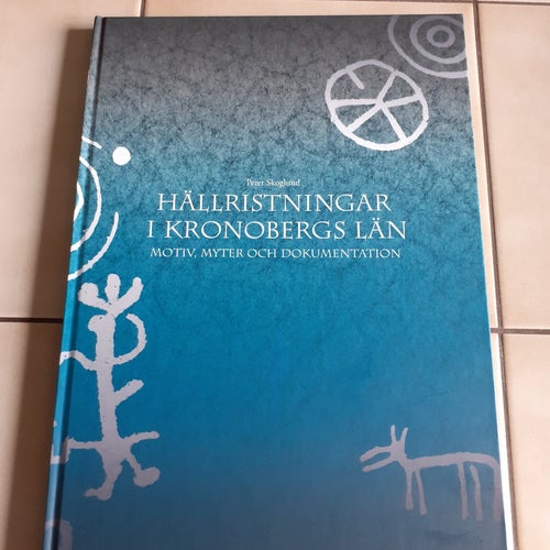 Peter Skoglund. Hällristningar i Kronobergs län - Motiv, myter mm. Bok. 2006.