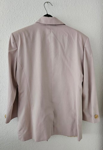 Donna beige kavaj med trekvartsärm i storlek 40.