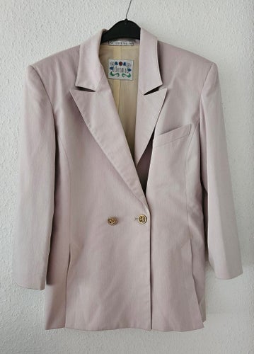 Donna beige kavaj med trekvartsärm i storlek 40.