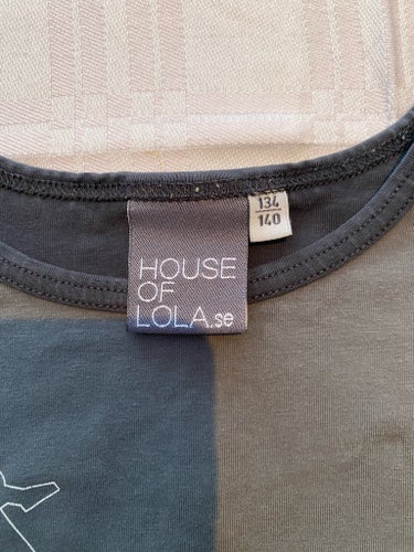 HOUSE OF LOLA grå t-shirt, storlek 134/140