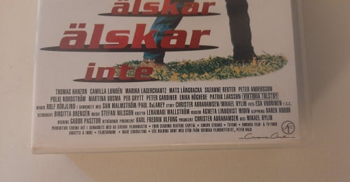 Älskar, älskar inte - VHS. År 1995. Svenskt kärleksdrama.