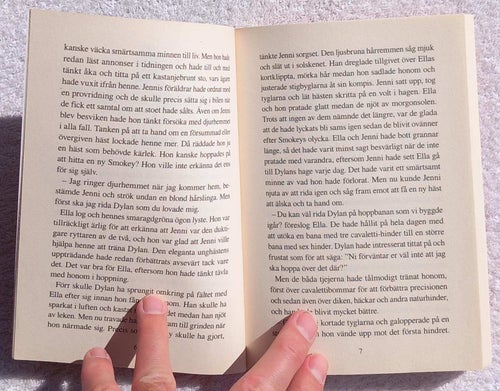 Mörka hemligheter (ungdomsbok, hästar)