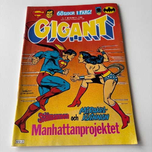 Gigant: Stålmannen och Mirakelkvinnan - Manhattanprojektet