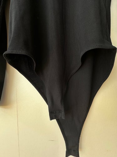 H&M svart body storlek S