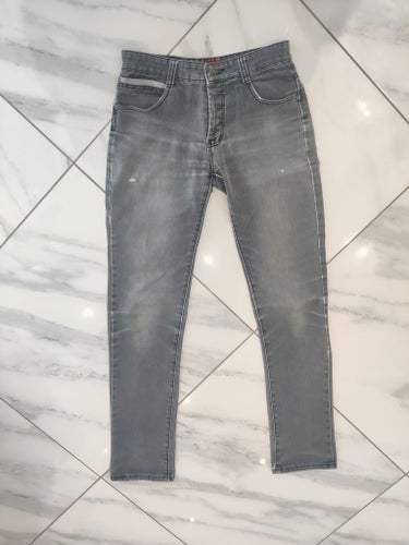 Grå jeans