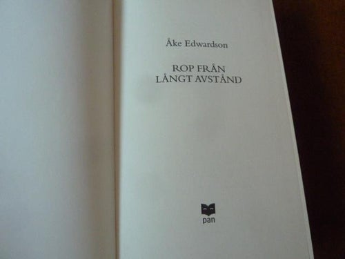 ROP FRÅN LÅNGT AVSTÅND, Å. EDWARDSON, 2001,  BÖCKER