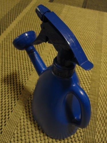 Vattenkanna med sprayfunktion