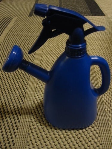 Vattenkanna med sprayfunktion