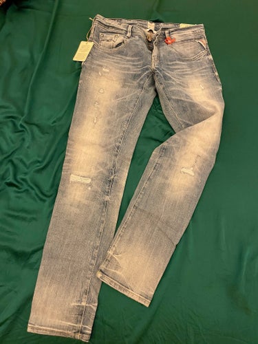 Slutsålda Replay jeans, storlek 25. Helt ny. Original pris 1699kr