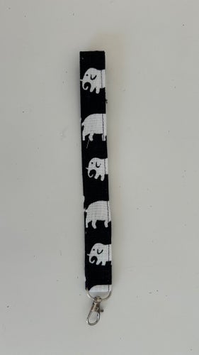 NYCKELBAND I TYG FRÅN SVENSKT TENN, MÖNSTER FRÅN JOSEF FRANK /ELEFANT