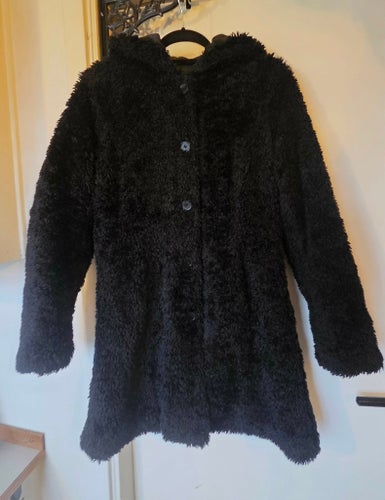 Svart tjock fluffig jacka kappa med huva fleece lurvig goth Impuls Stl M