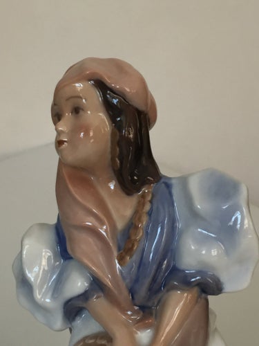 Bing & Grøndahl Royal Copenhagen Figur 2548 serie "Barnens fantasivärld"