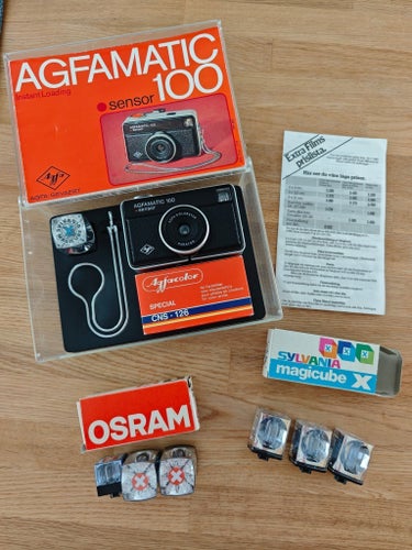 AGFAMATIC 100 sensor kamera med tillbehör