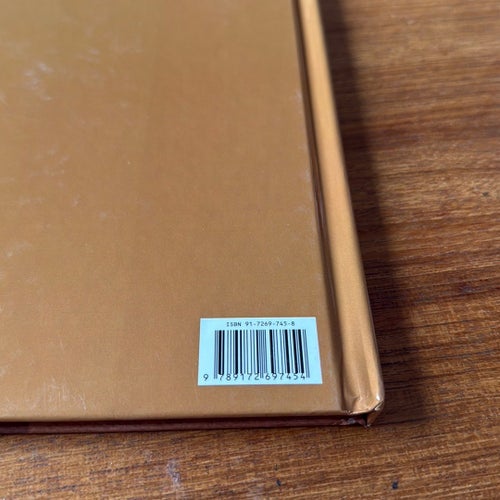 HÄLGE Presentbok nr 11 av Lars Mortimer