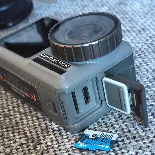 DJI Osmo Action kamera inkl 64gb sdhc & 2st kamera fästen varav ett vattentät