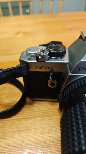 Pentax MX analog kamera med objektiv