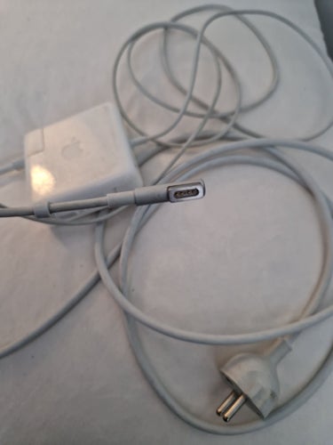 Apple MagSafe strömadapter