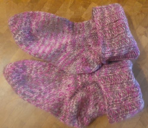 Rosa/gråa sockar i fina färger. Fint skick hantverk Jämtland.
