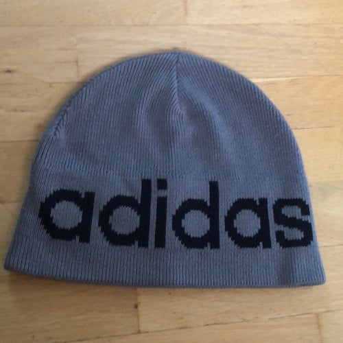Adidas grå mössa