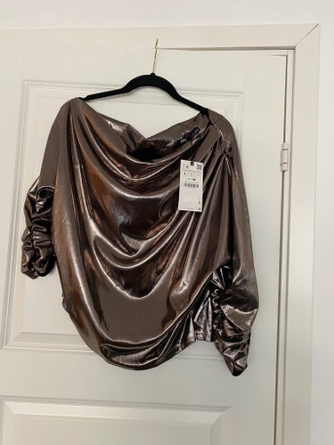 Ny guld blus från Zara, storlek M-L