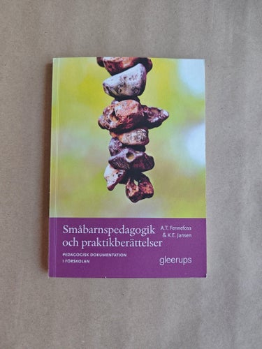 Småbarnspedagogik och praktikberättelser av A.T. Fennefoss & K.E. Jansen