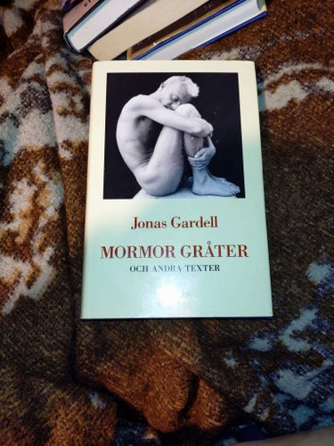 Mormor gråter och andra texter – Jonas Gardell
