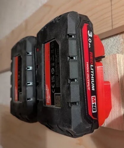 Milwaukee M18 Batterihållare