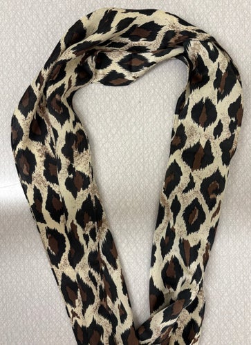 MQ, Elegant och lyxig tunn skön sjal i leopardliknande mönster!