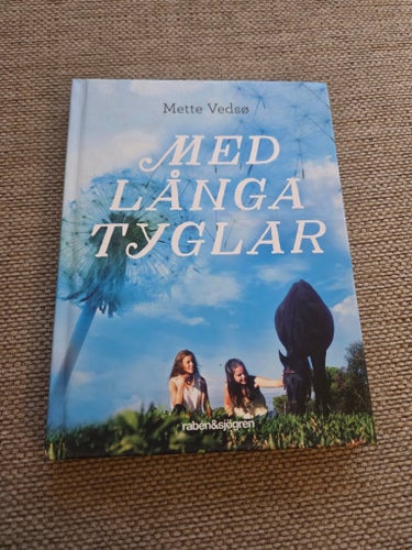 Med långa tyglar av Mette Vedsø, 2017