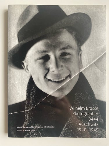 Wilhelm Brasse | Photographer 3444 Auschwitz + DVD | Fint skick