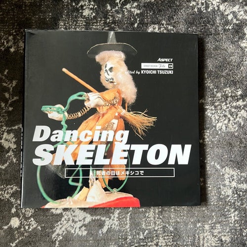 Dancing Skeleton av Kyoichi Tsuzuki