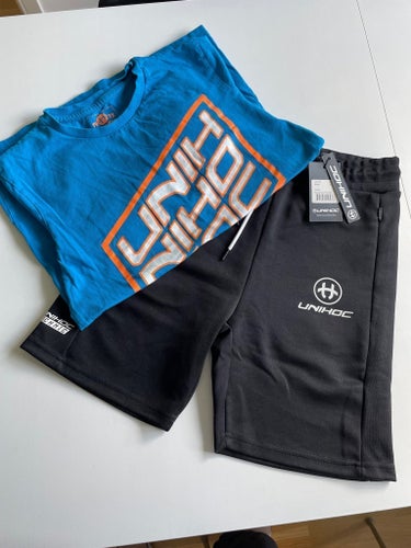 Fint set UNIHOC T-shirt och shorts, storlek xs